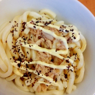 簡単♪ツナマヨネーズとしそふりかけのぶっかけうどん